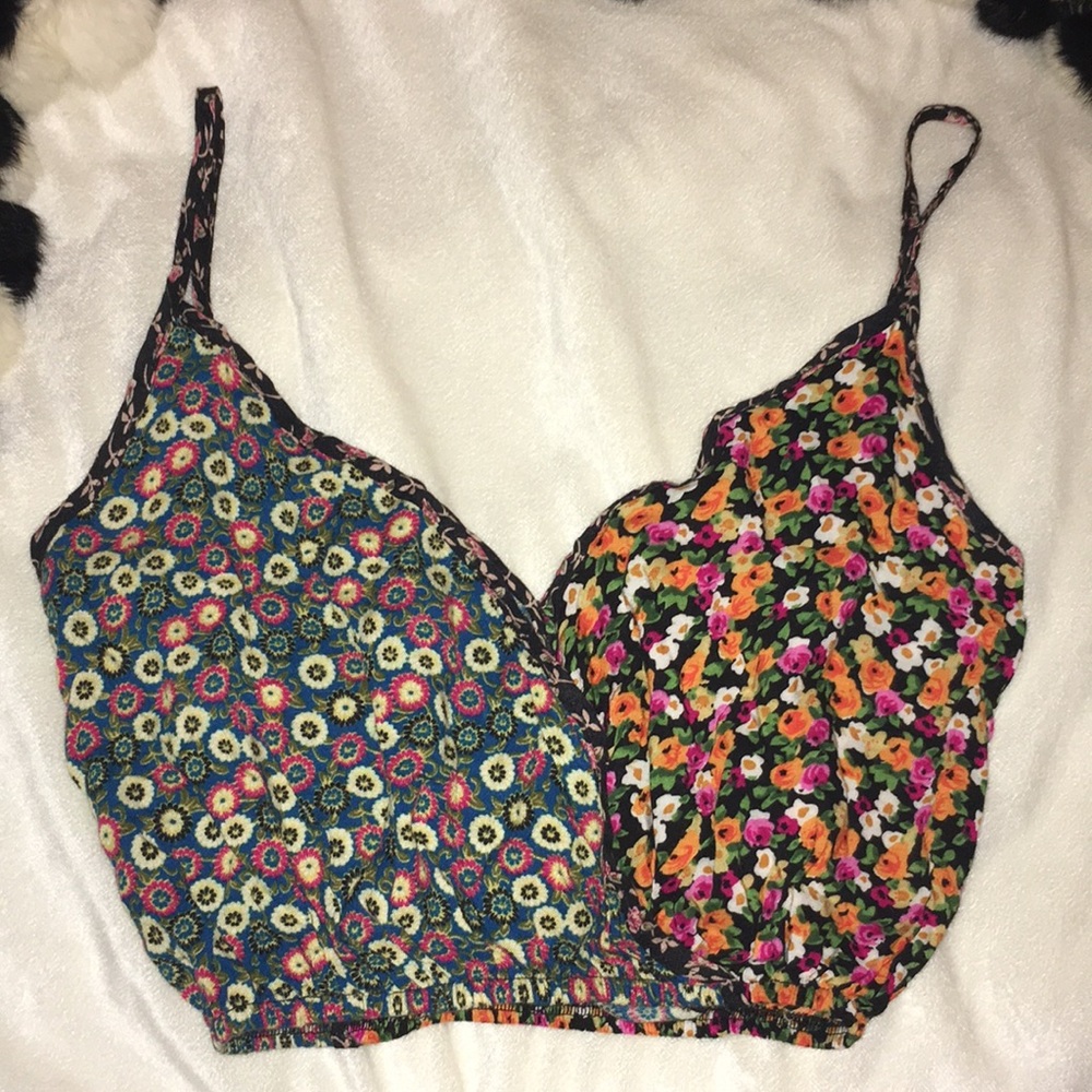 Crop top floral colorful shirt in good condition